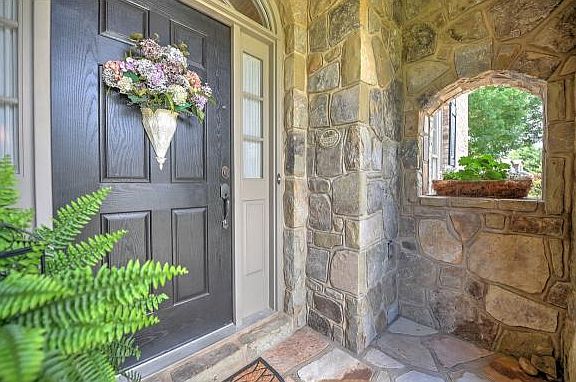5th image of 237 Cheshire Ln