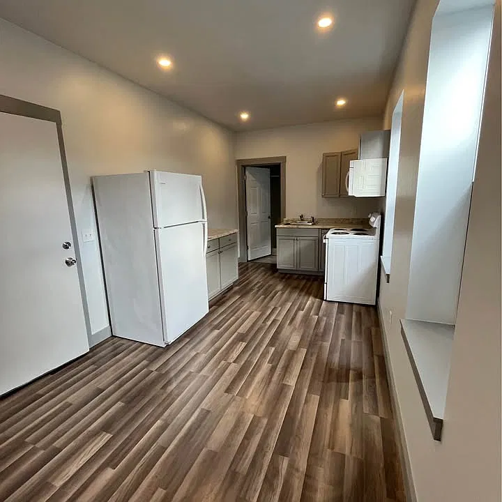 14 Main St #4