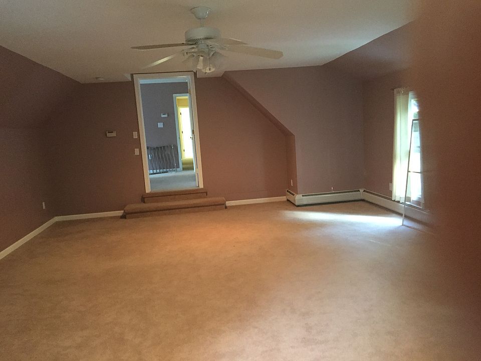 1st image of 22 Stephanie Dr