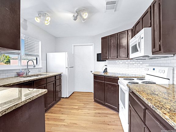 3rd image of 5415 Villa Mercedes