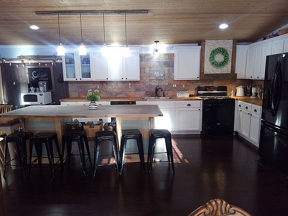 3rd image of 10603 Valley View Dr