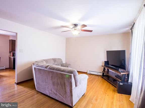 3rd image of 733 Suzanne Dr