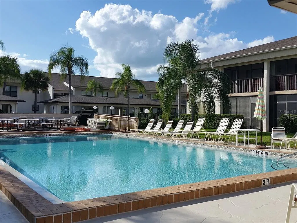 2 bed, 2.0 bath, 1111 sqft, $3,800 — Photo 2