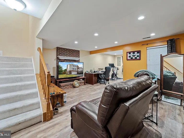 670 McLeary Sq SE — Photo 32