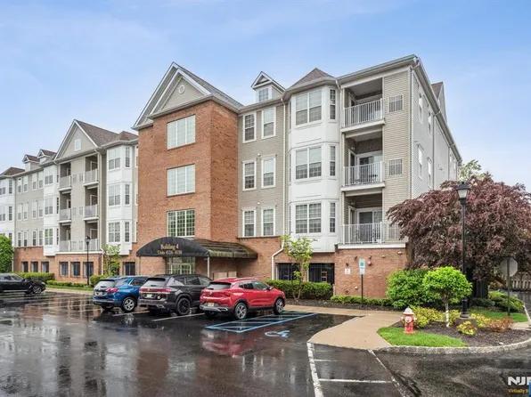 4141 Cory Ln, Elmwood Park, NJ 07407