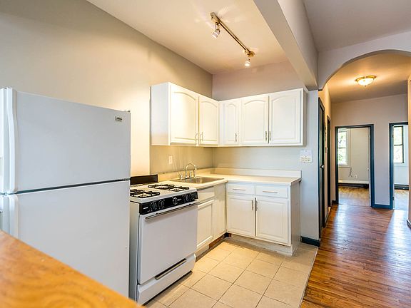 3rd image of 640 Grand St APT 2A