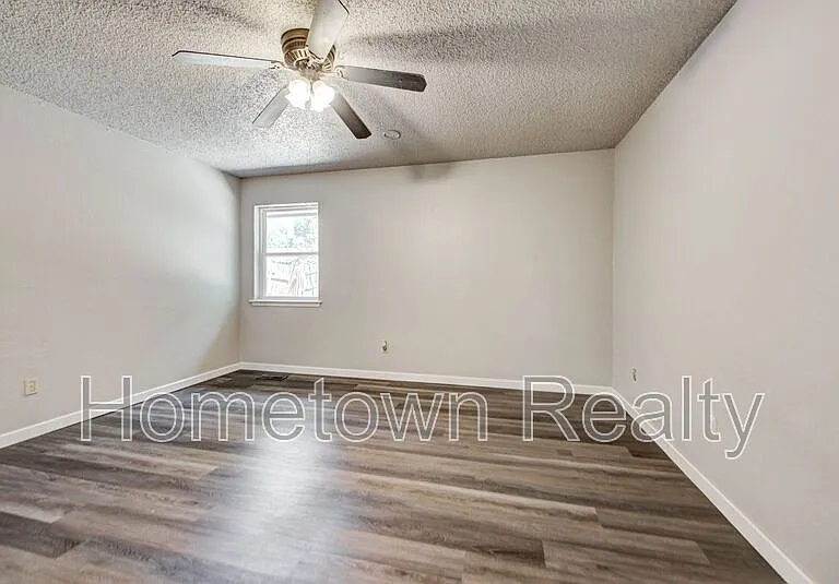 1713 Hillcrest Dr — Photo 17