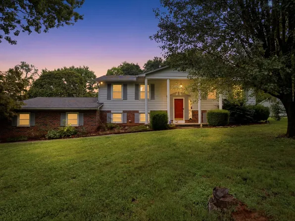 3088 Dixie Lee Cir, Lenoir City, TN 37772