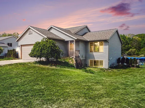 2269 Avalon View Dr NE, Cedar Springs, MI 49319