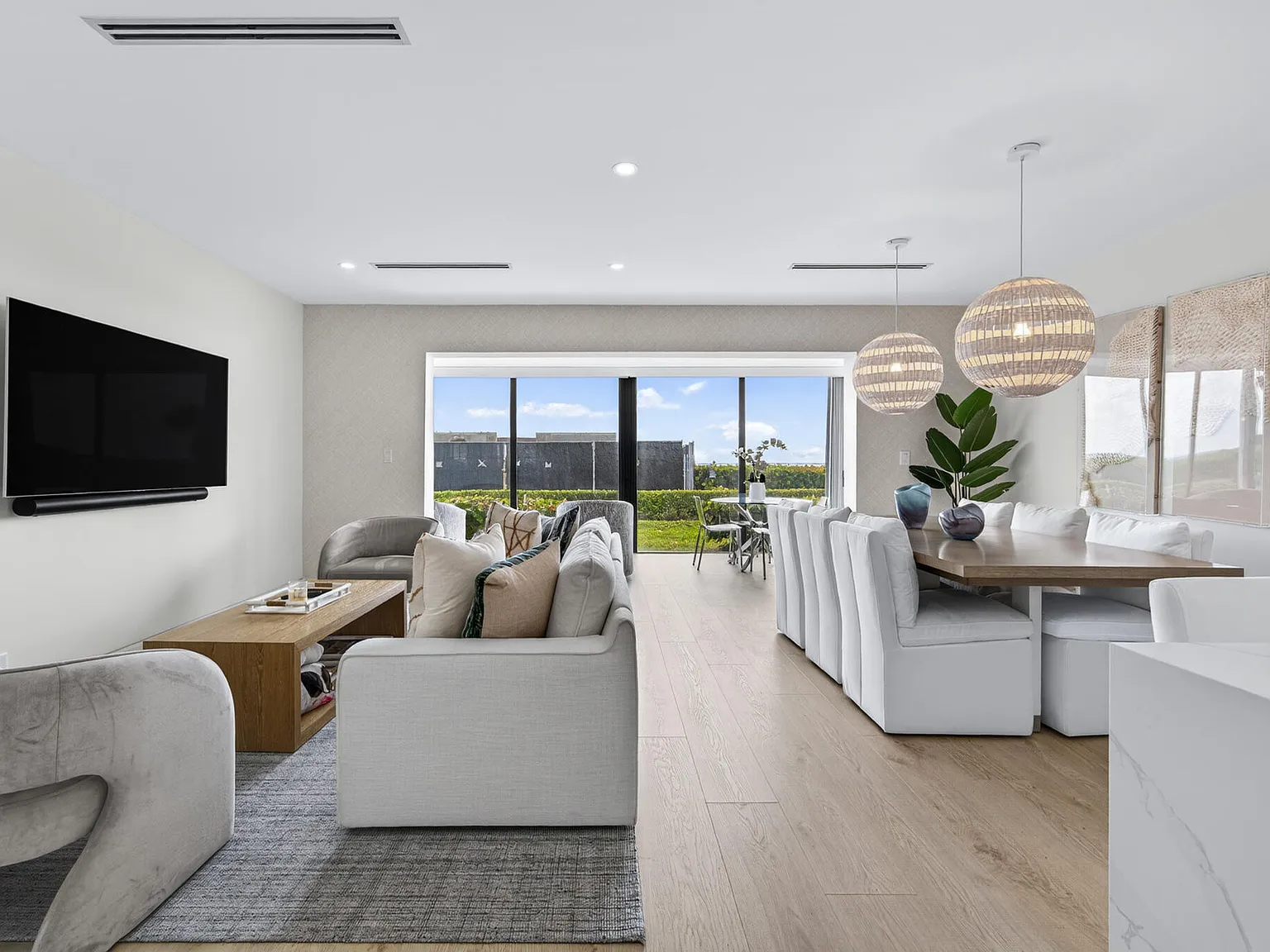 2 bed, 2.5 bath, 1164 sqft, $9,500 — Photo 3