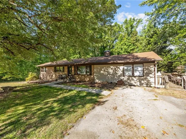 4206 Barrett Dr, Archdale, NC 27263