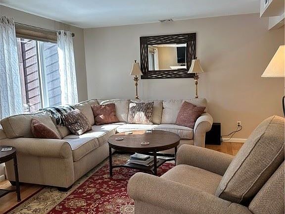 5th image of 31 Sherman Oaks Dr #31