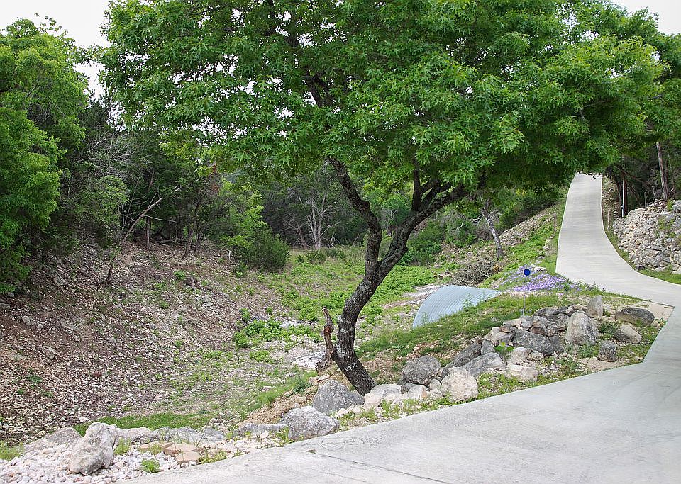 1st image of 6912 Chimney Rock