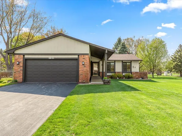 3831 Lido Dr, Highland, MI 48356