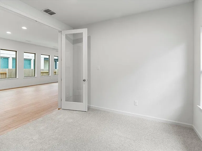 154 Blackborrow Dr — Photo 15