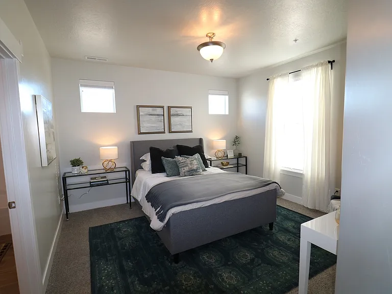 124 W Silver Springs Dr — Photo 1