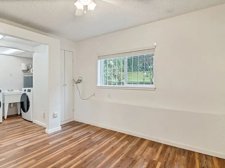 1132 S 22nd Ct — Photo 12