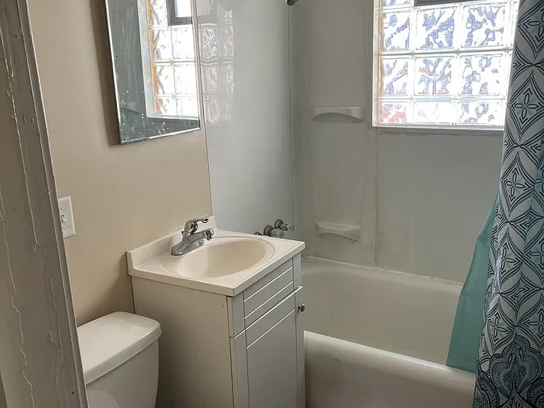1005 Pardee Ave — Photo 3