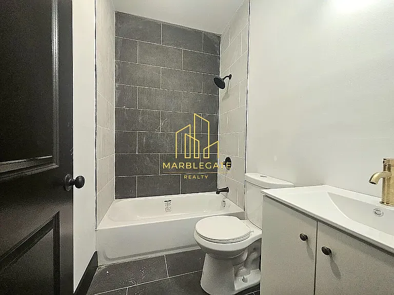 11 Thomas St #22C — Photo 5