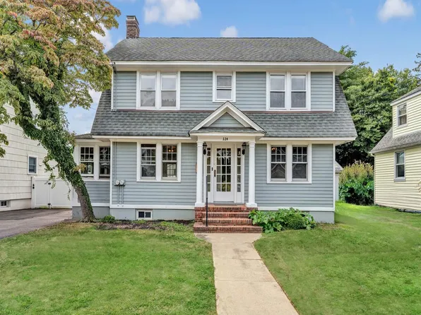 124 Ketcham Avenue, Amityville, NY 11701