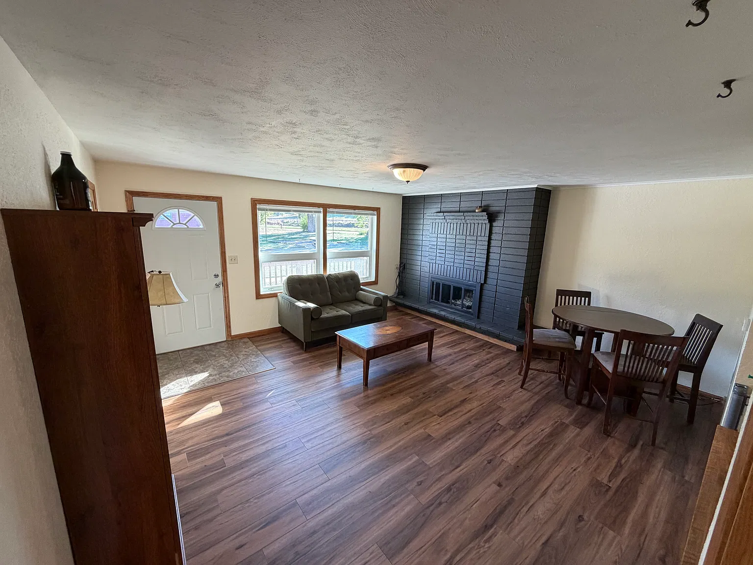 2 bed, 1900 sqft, $1,500 — Photo 2