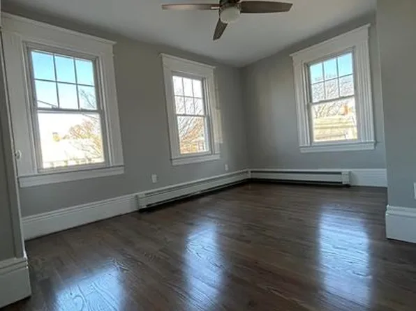 12 Lincoln St #3, Plymouth, MA 02360
