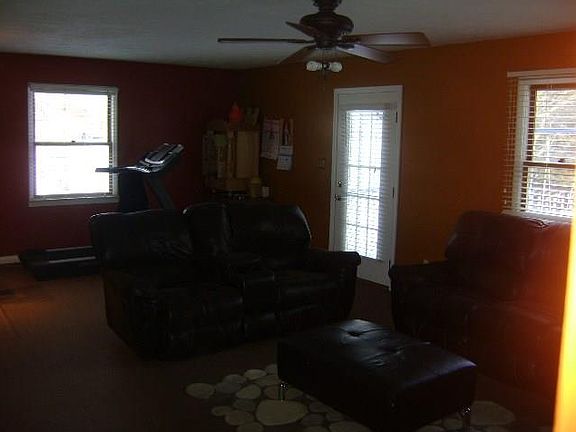 4th image of 1034 S Walnut St