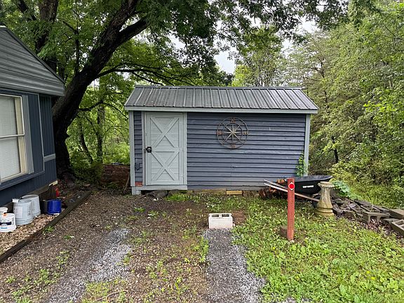 2nd image of 105 Idleway Ct