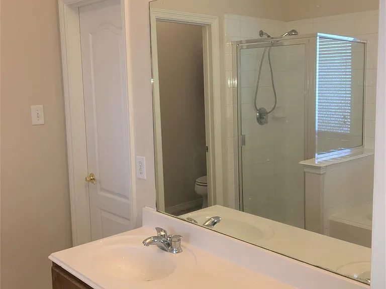 2214 Valley View Xing — Photo 21