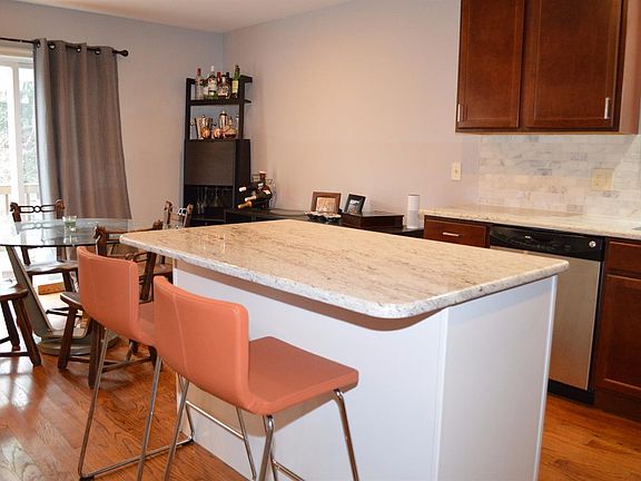4th image of 3703 Saybrook Ave