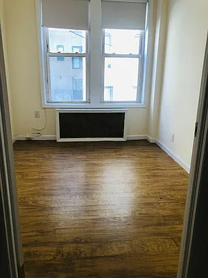 Rented by Halvatzis Realty | media 24