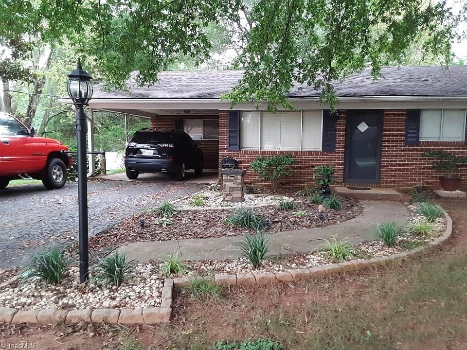 1st image of 127 Forest Oaks Dr
