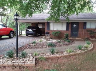 127 Forest Oaks Dr, Dobson, NC 27017