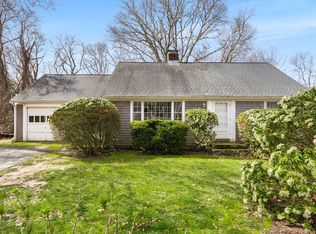 14 Gunning Point Rd, Falmouth, MA 02540
