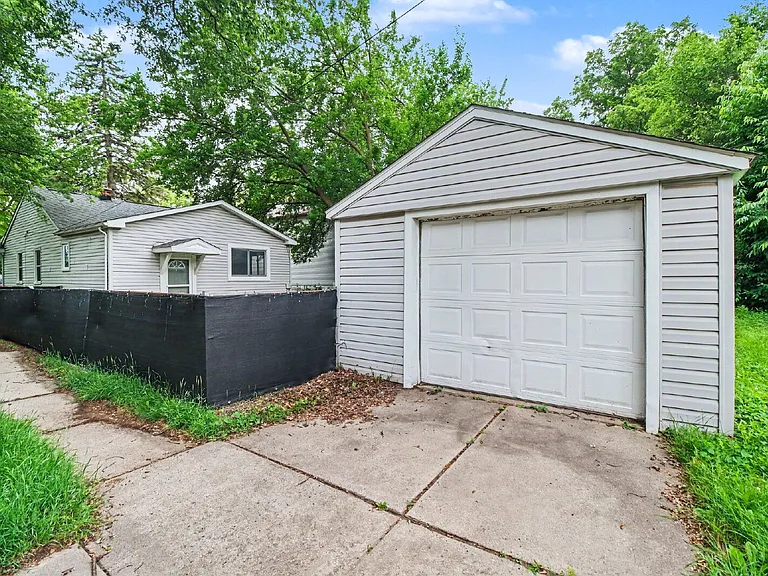 15504 Leona Dr — Photo 17