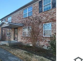 3200 Melody Acres Ln, Louisville, KY 40216