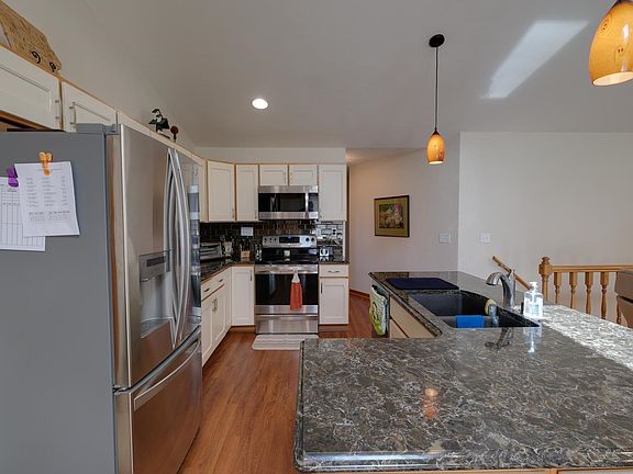 4th image of 425 Ventura Ln