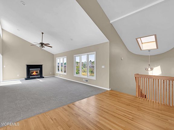 4th image of 1131 Bayview Avenue