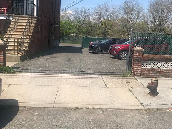 4th image of 83-19 149th Ave