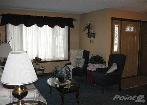 620E13thLivingRoomView1