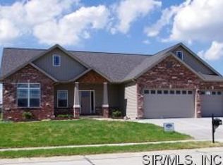 244 Oakshire Dr E, Glen Carbon, IL 62034