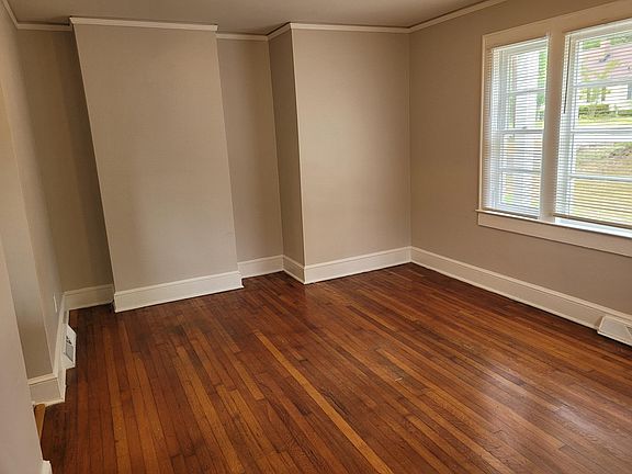 3rd image of 38B Wallace St