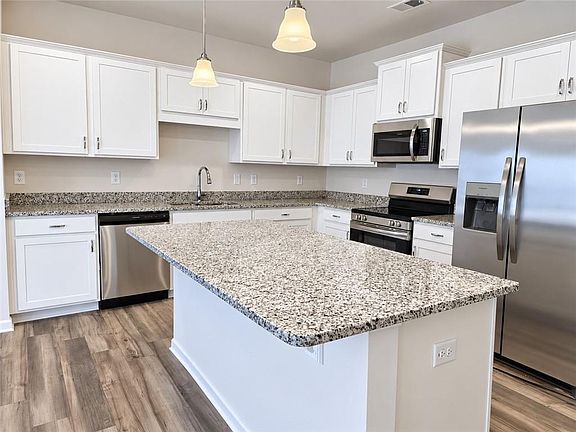 3rd image of 265 Dupont Dr