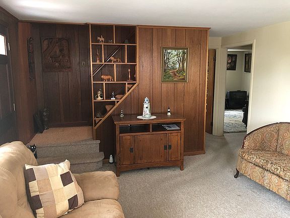 living room (showing stairs)
