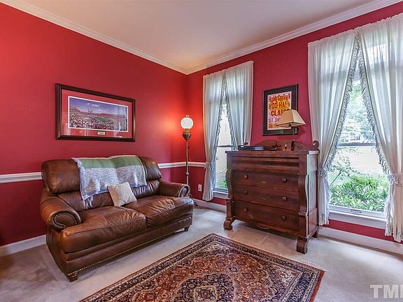 4th image of 70 Heather Ct