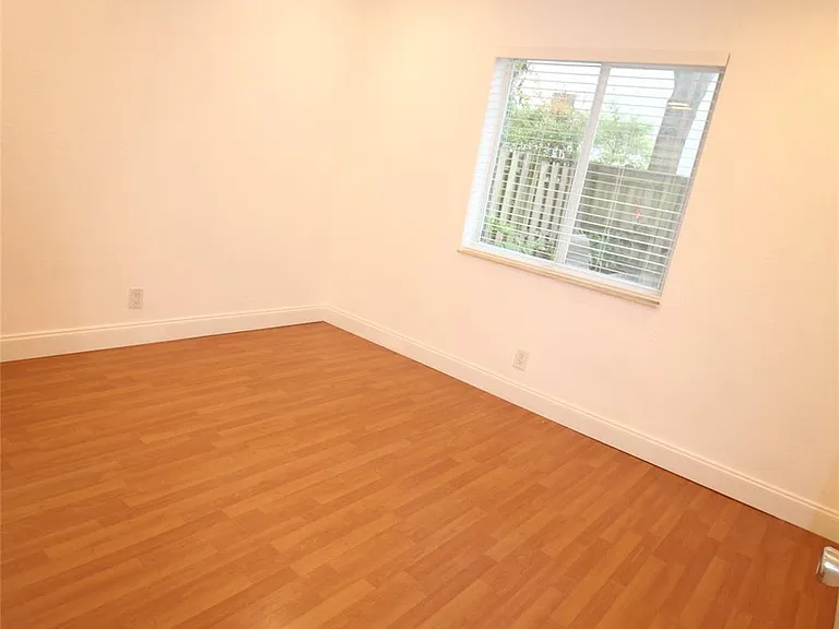 820 NE 28th St #2 — Photo 16