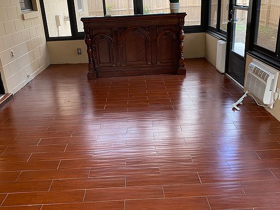 5th image of 2711 Hilda Ct