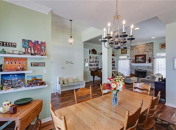5th image of 211 Oak Tree Dr