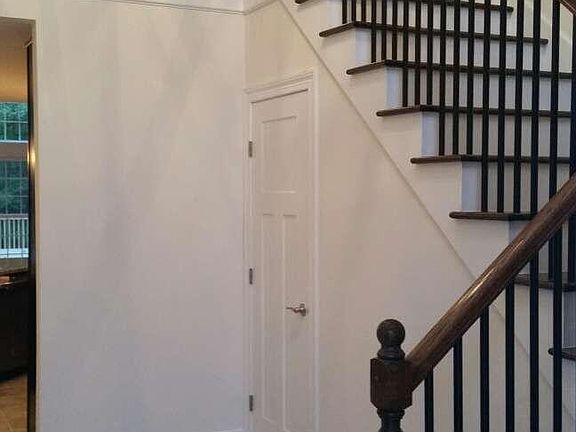 4th image of 28 Maria Dr