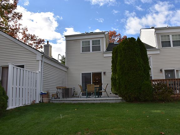 3rd image of 25 Pidgeon Ct